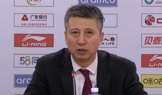 美女露出让男生揉的网站